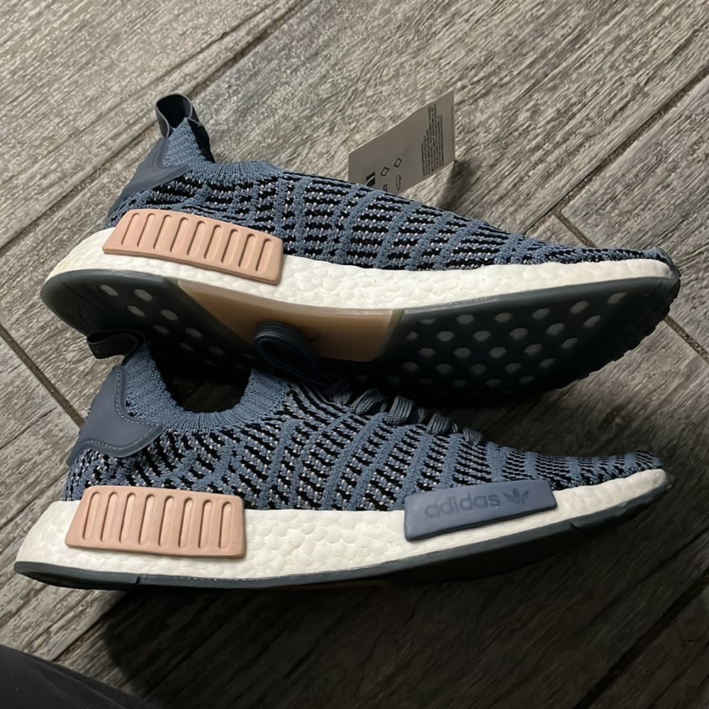 NMD - Picture 2 of 4